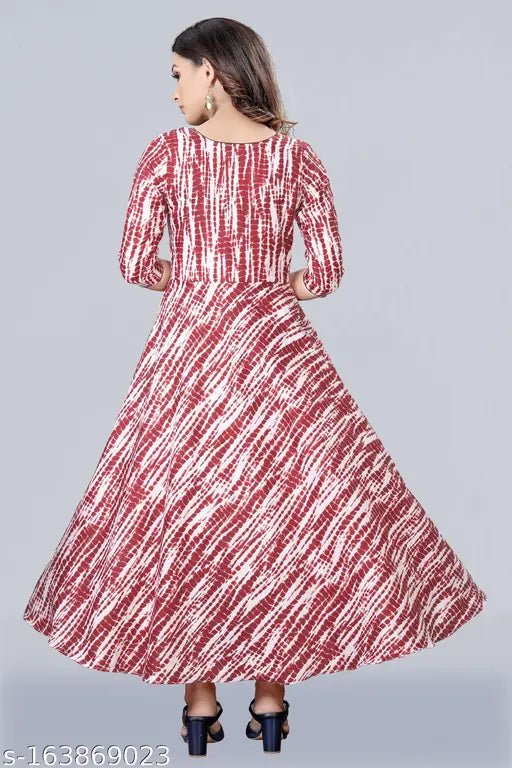 Cotton blend, dyed/washed Leheriya print long kurti with three-quarter sleeves. Indian women's fashion wear on display
