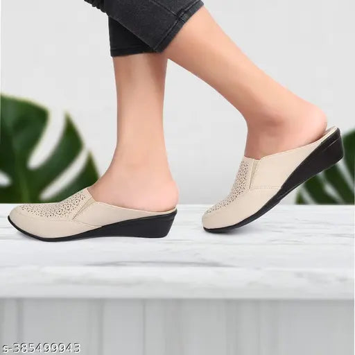 Synthetic leather printed ballerinas in casual style for women, slip-on Mannat Women Casual Bellies, India origin
