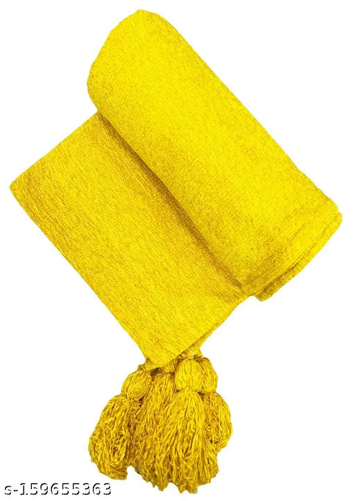 Yellow chenille sofa throw blanket, 140X175 cm for 3-seater sofas, unique design and tassels, home decor accessory