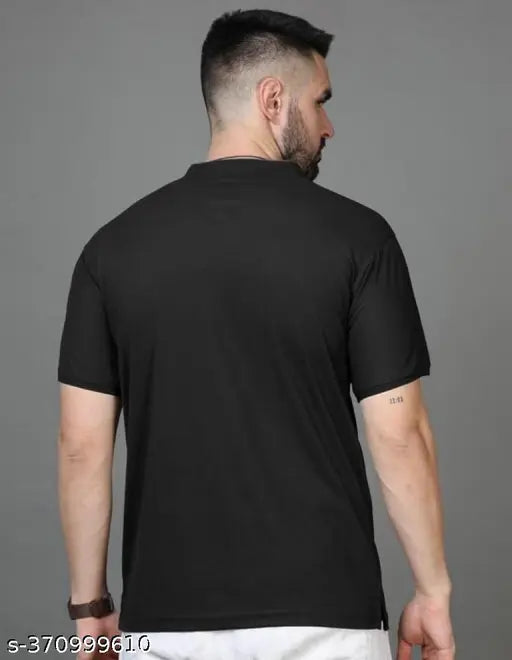Printed polycotton sports t-shirt with short sleeves, featuring a classic Chinese collar. Available sizes M, L, XL, XXL