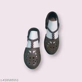 Synthetic leather and TPR colorblocked sandals for girls, trendy design with closed back net detail, long-lasting wear, size 4.5-5 years (foot length 17.5 inches), made in India