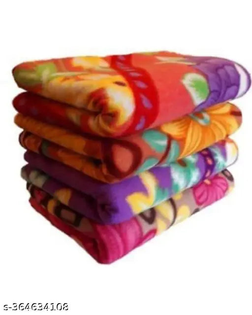 Fleece blend polar blankets set (4pcs), ideal for heavy winter and donations. Fleece fabric, size: 60 x 90 inches, made in India