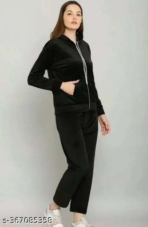 Fashionable velvet nightsuit for women, solid design in size XL, made in India