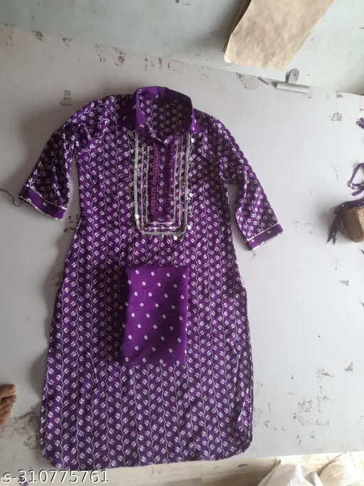 Rayon slub printed net kurti set with pants, three-quarter sleeves, Indian origin