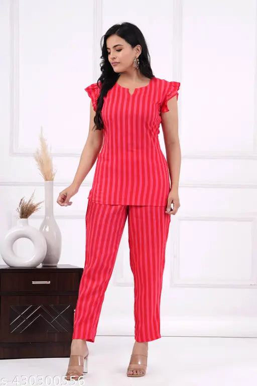 Floral-printed Rayon night suit top and pyjama set, comfortable 3/4th sleeve loungewear for women