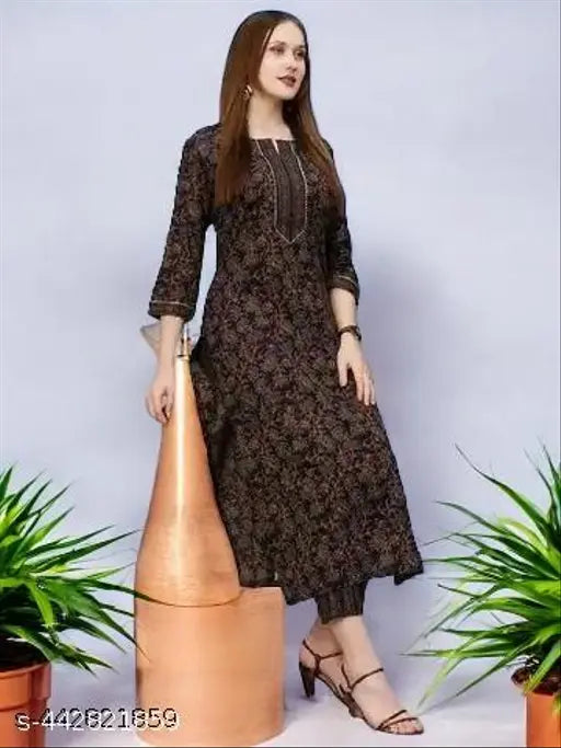 Printed crpe women's kurta and pants set, Indian ethnic wear with vibrant pattern