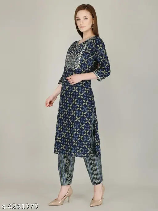Women's cotton kurti pant set, three-quarter sleeves printed combo, Indian traditional clothing on mannequin