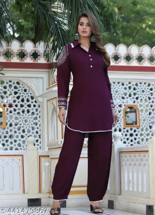 Rayon Kashvi Women's Kurta Set with Pants, vibrant color, three-quarter sleeves, comfortable fit