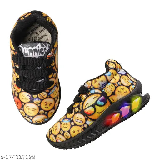 Black and yellow Bunnies Shiny9 walking shoes for kids, featuring lace-up fastening and mesh sole. Ideal for active play outdoors