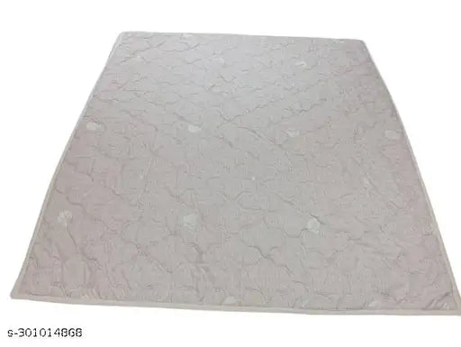 Red polycotton ultrasonic bed spread (82*87), 280 GSM, lightweight, quilted, hypoallergenic, reversible comforter