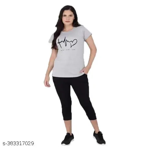 Cotton women's capri nightwear, printed half sleeves top and elastic waistband, soft and comfortable loungewear for home use