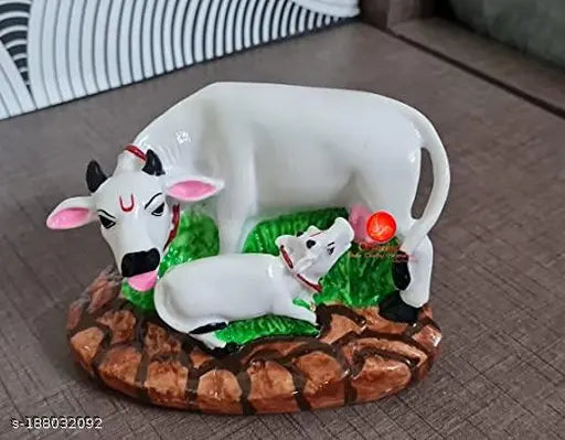 Marble Kamdhenu cow and calf statue, 13cm tall Indian handicraft
