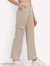Women's khaki cargo pants with side pockets, elastic waistband, 3/4 length