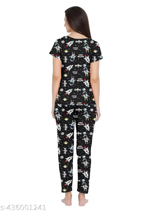 Printed polycotton nightsuit set for women, short-sleeved t-shirt and pyjama bottoms. Available in S, M, L, XL, XXL sizes. Made in India