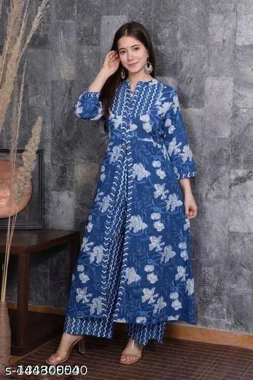 Rayon printed front-cut Kurta Plazo set, three-quarter sleeves, quality assured, size S-XXL. Indian rayon print women's fashion set on mannequin