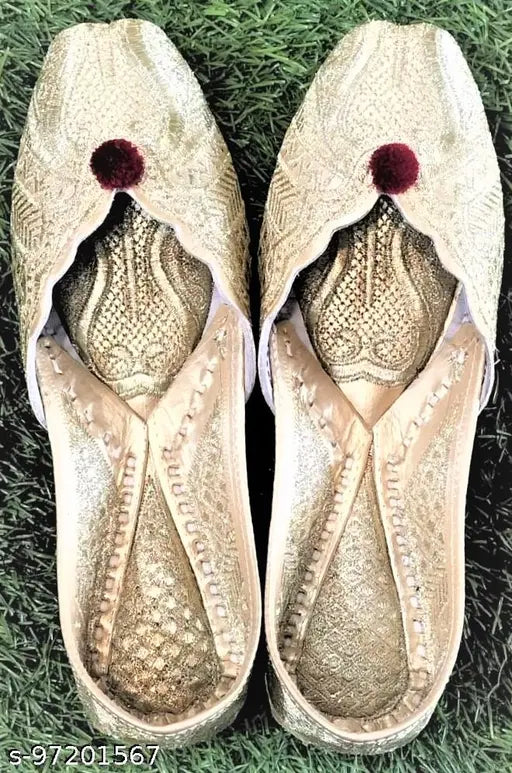 Embellished textile bellies & ballerinas, handcrafted mojaris by SONI PUNJABI JUTTI HOUSE. Premium Indian leather, slip-on design for festive outfits