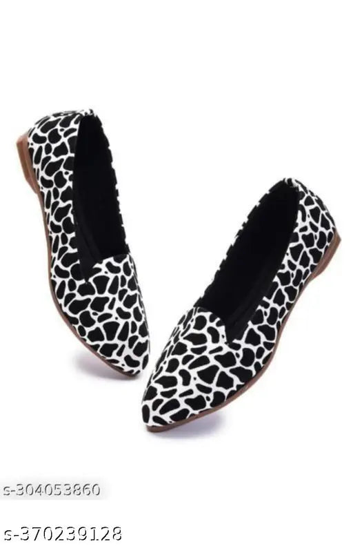 Black stylish bellies for women by ZARA&ENTERPRISES, sizes: IND-3 to IND-9. Women's fashion accessory on mannequin