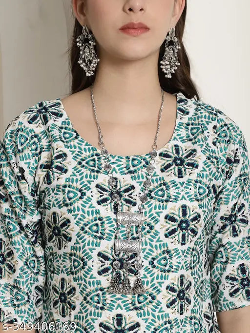 Crepe traditional kurtis, printed combo, three-quarter sleeves, S-XXXL, Indian fashion wear on mannequin