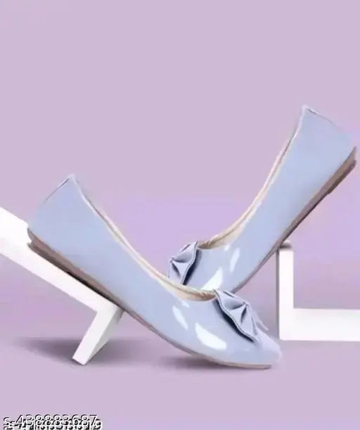 Women's patent leather ballerinas in solid butterfly belly design, slip-on style, from India