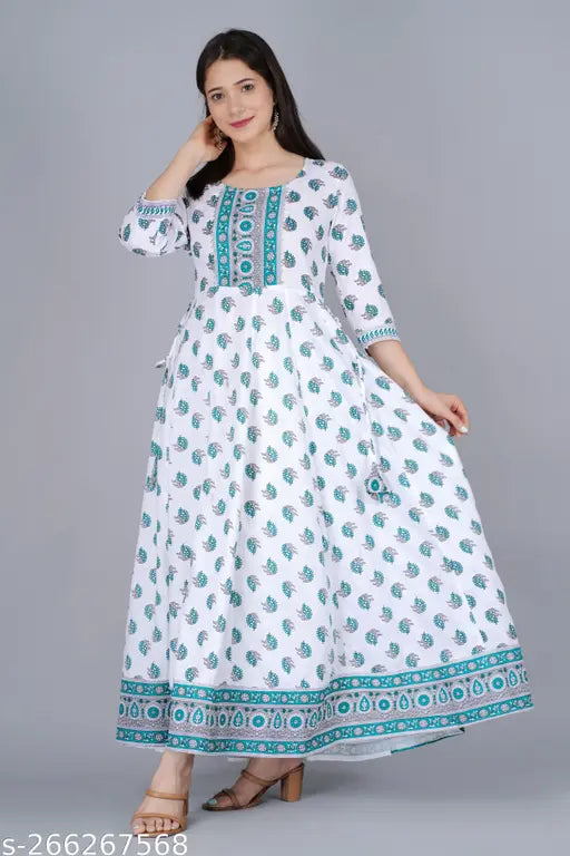 White lace printed kurti, rayon, three-quarter sleeves, Indian fashion apparel on mannequin