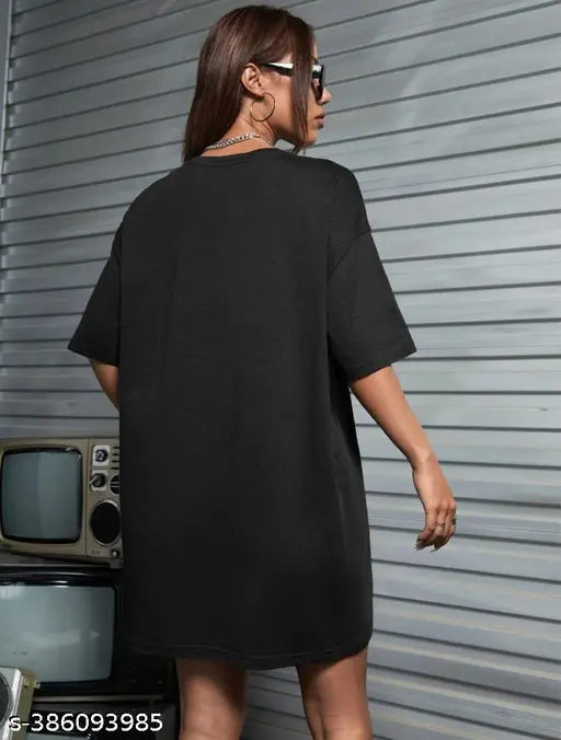 Oversize black cotton t-shirt, short sleeves, printed design. Elevate fashion game with our Indian oversized black shirt collection