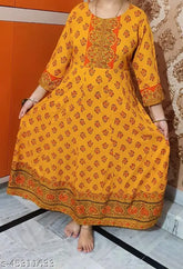 Rayon, printed combo Alisha fashionable kurti with three-quarter sleeves. M (38in), L (40in), XL (42in), XXL (44in), XXXL (46in). Indian handcrafted attire