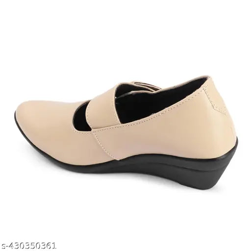 Striped synthetic wedge bellies, comfortable and lightweight for formal occasions. Wide range of sizes available (UK 3-8), ideal for girls and women