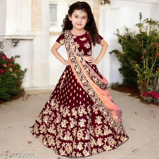 Embroidered taffeta silk lehenga for 5-year baby girl, short sleeves, net dupatta on display