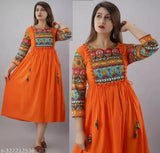 Rayon woman printed gown in solid pattern, three-quarter sleeves. (India)