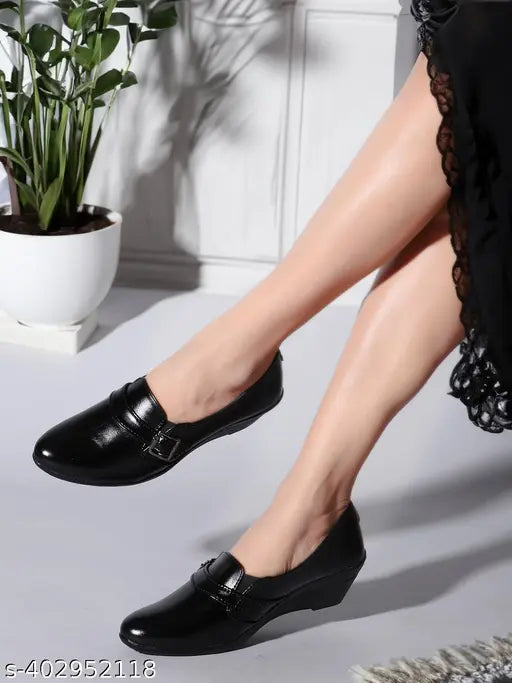 Striped canvas Velcro slip-on moccasins for women - Comfortable cushioned footbed, flexible sole grip, hand-stitched insole, high-quality leather finish