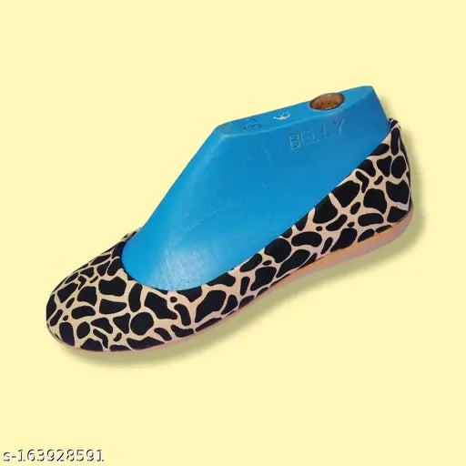 Black velvet ballerinas, textured and durable, available in sizes IND-3 to IND-8