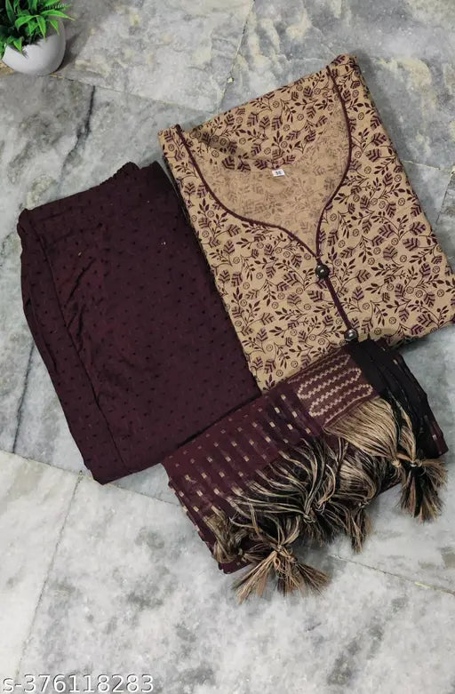 Cotton kurti print with palazzo bottomwear, three-quarter sleeves, set includes dupatta. Pack of 3 sizes: S-XXXL. Indian printed cotton wear on display rack