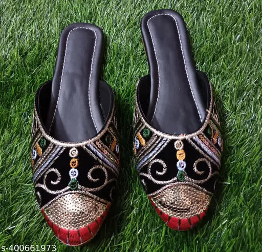 Patent leather colorblocked shoes, stylish Rajwadi Bantu in sizes IND-4 to IND-8 from India