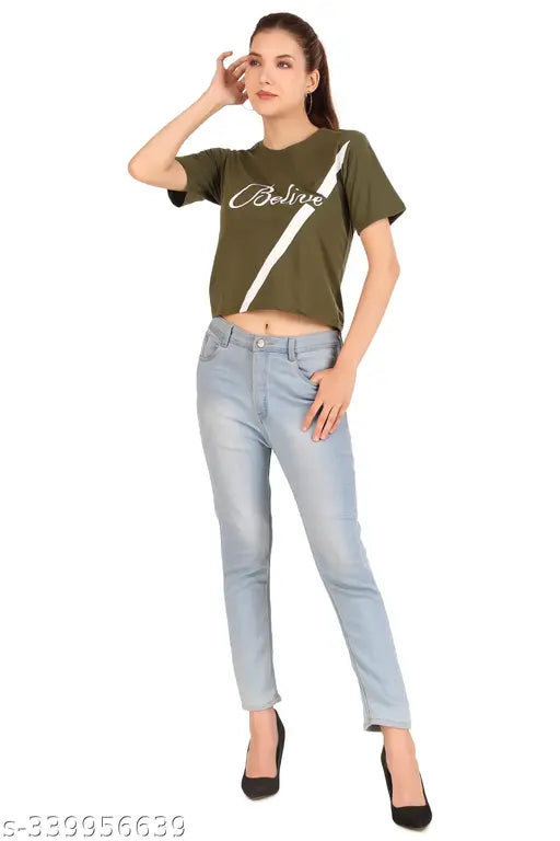 Printed cotton crop top for women with short sleeves and printed pattern, great for any occasion