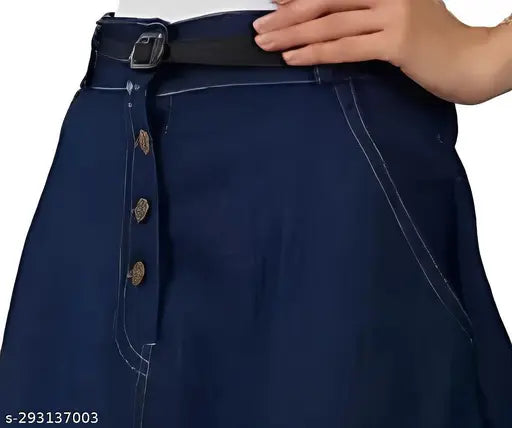 High quality denim A-line skirt without belt, solid pattern, contemporary style. Flawless shape, perfect for everyday wear. Size 28 (waist 28in, length 34in), made in India