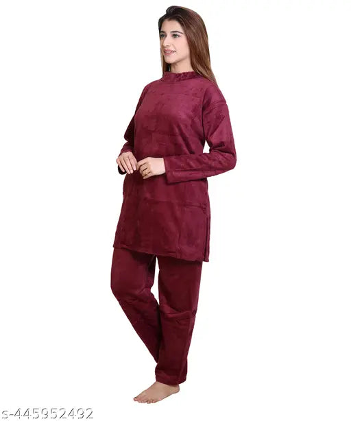 Soft wool women's nightsuit in XL size, ultra-soft fabric for comfortable women's nightwear on bed