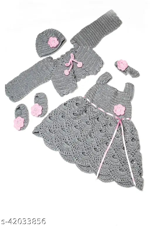 Handmade woolen baby sweater, embroidered net pattern. Ideal for daily wear and parties. Soft premium quality material, crocheted and comfortable. Sizes: 6-9M, 6-12M, 9-12M, 12-18M, 18-24M, 0-1Y, 1-2Y (Length: 14in, 16in, 18in, 20in). Indian origin