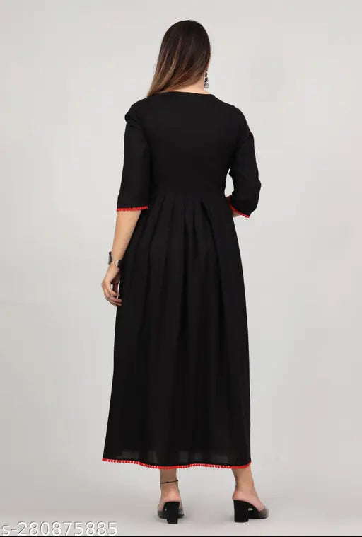 Rayon maternity kurti, bandhani printed, embroidery details, three-quarter sleeves, tiered bottom, discreet zippers - India