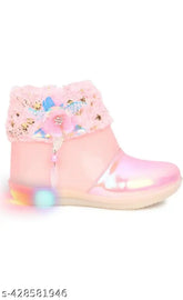 Embellished net kids boots in patent leather, ideal for boys ages 12 months to 10 years, floral print on display