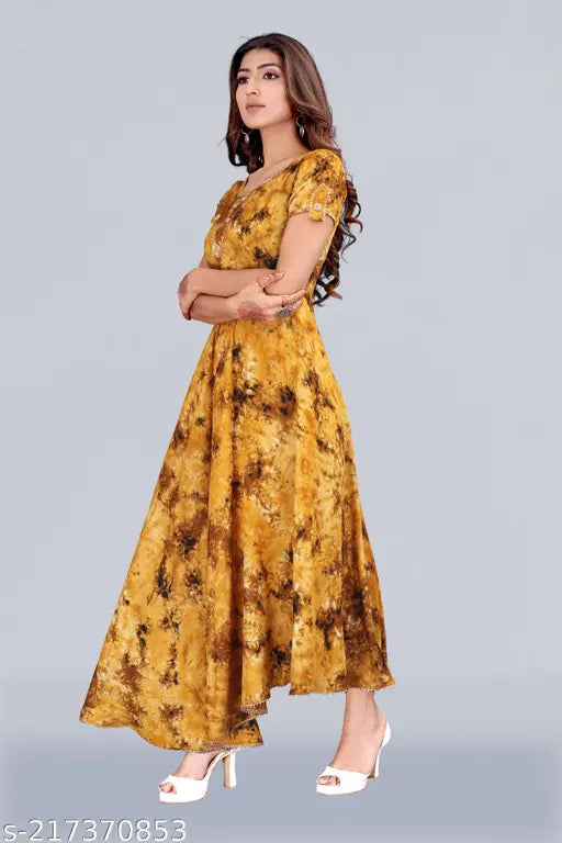 Printed plus size rayon Anarkali kurti, short sleeves, shibori design. Woman wearing vibrant Indian kurta on mannequin