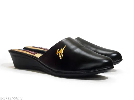 Patent leather bellies, stylish designer women's ballerinas for casual wear - Feetway New Design on wooden display