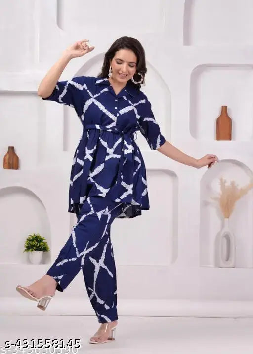 Blue rayon pyjamas set with short sleeves, printed net pattern, available in M, L, XL, XXL
