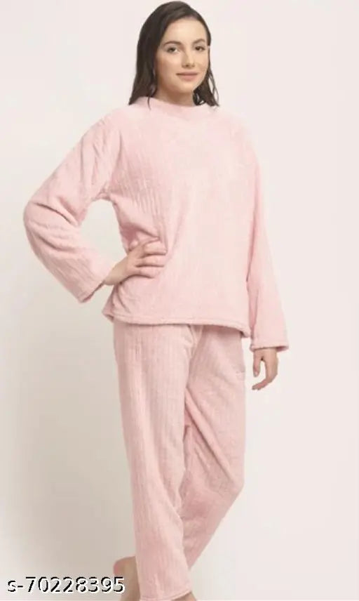 Women's wool winter pajamas with long sleeves and printed net pattern, very fine fur nightsuit on display