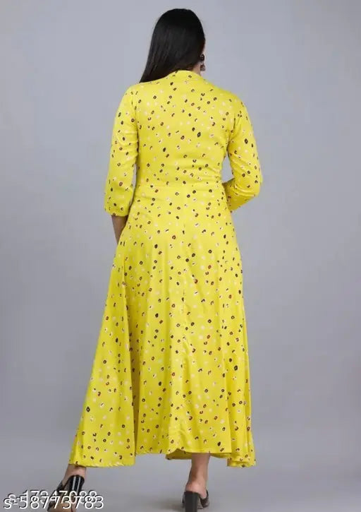 Taffeta silk, graceful printed kurti with three-quarter sleeves. Abhisarika, fashionable Indian apparel for women