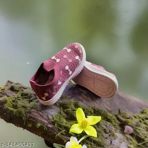 Mesh slip-on boys' & girls' running shoes with Angry Birds pattern, ideal for parks, outdoor walking, and all-day sports wear