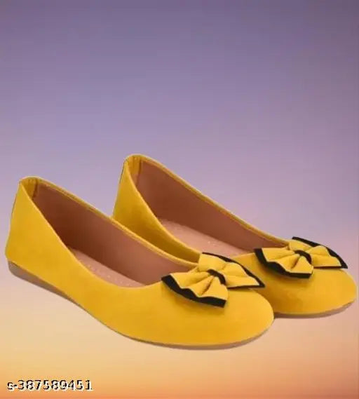 Synthetic patent leather women's ballerinas for parties, stylish and comfortable with buckle fastening in attractive colors. Made by Imporio Fashion Hub, origin India