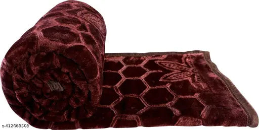 Geometric-patterned mink-style polyester blanket for heavy winter, 90x86 size, perfect for cozy indoor relaxation
