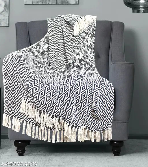 Black & White cotton argyle throw, geometric pattern, perfect for all-seasons (150x125 cm)