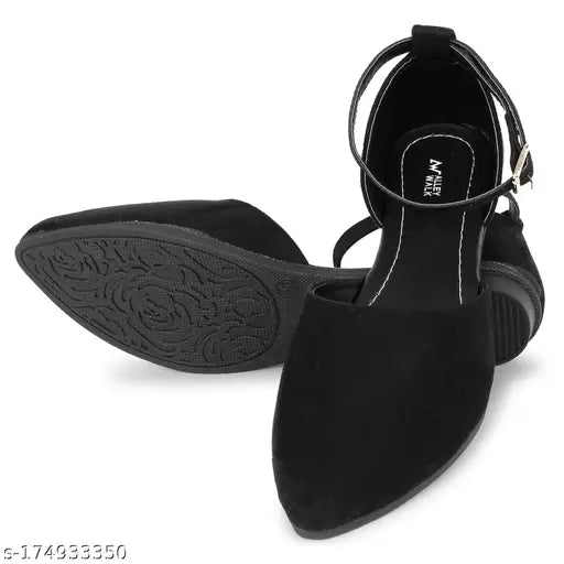 Stylish suede flats, Indian ethnic wear for all-purpose women's fashion. Suede soles with buckle fastening