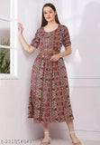 Short-sleeved printed crepe frock with free belt, stylish women's fashion from India